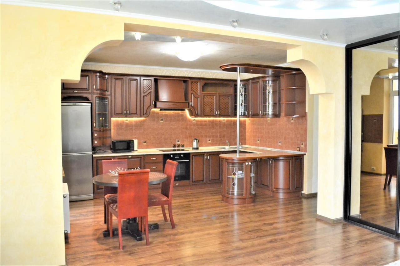 Vip з видом на озеро Apartment