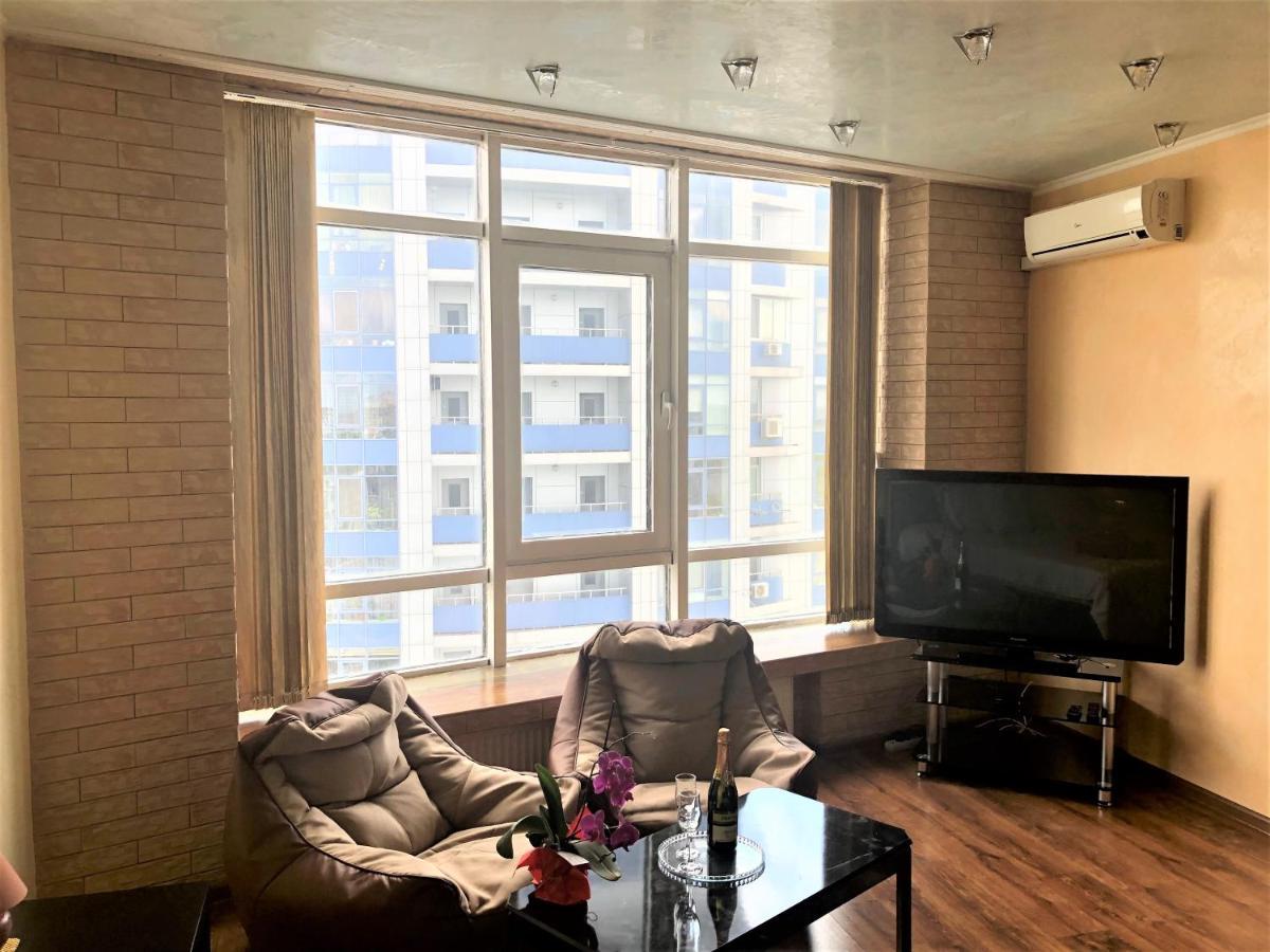 Apartment Vip з видом на озеро Kyiv