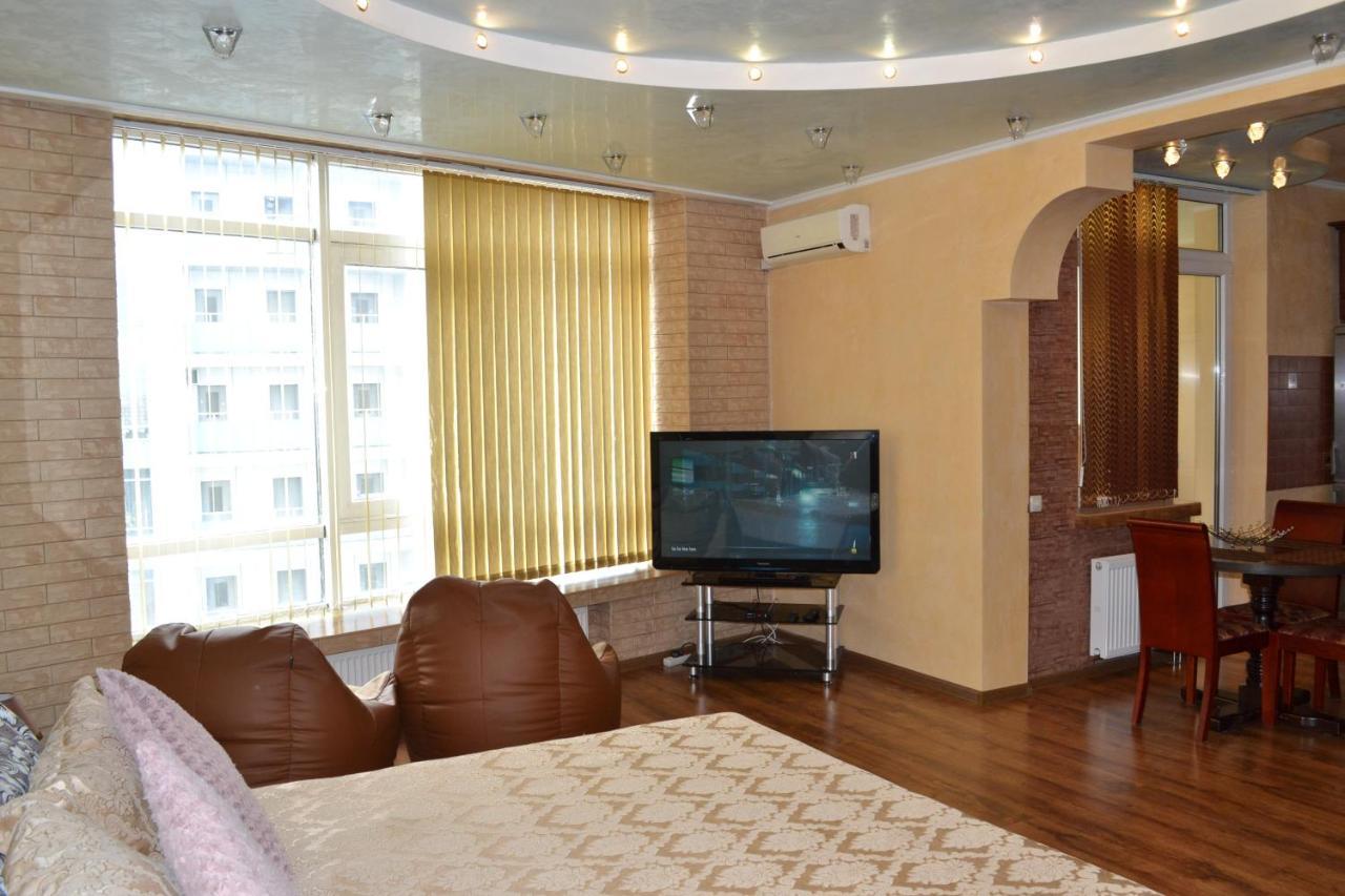 Apartment Vip з видом на озеро Kyiv