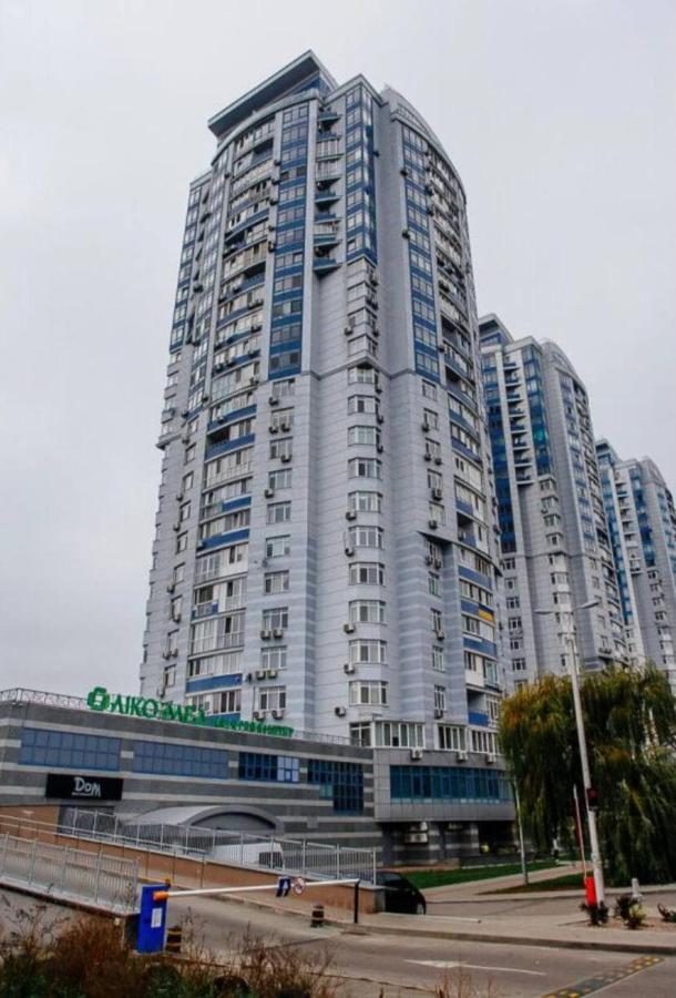 Apartment Vip з видом на озеро Kyiv